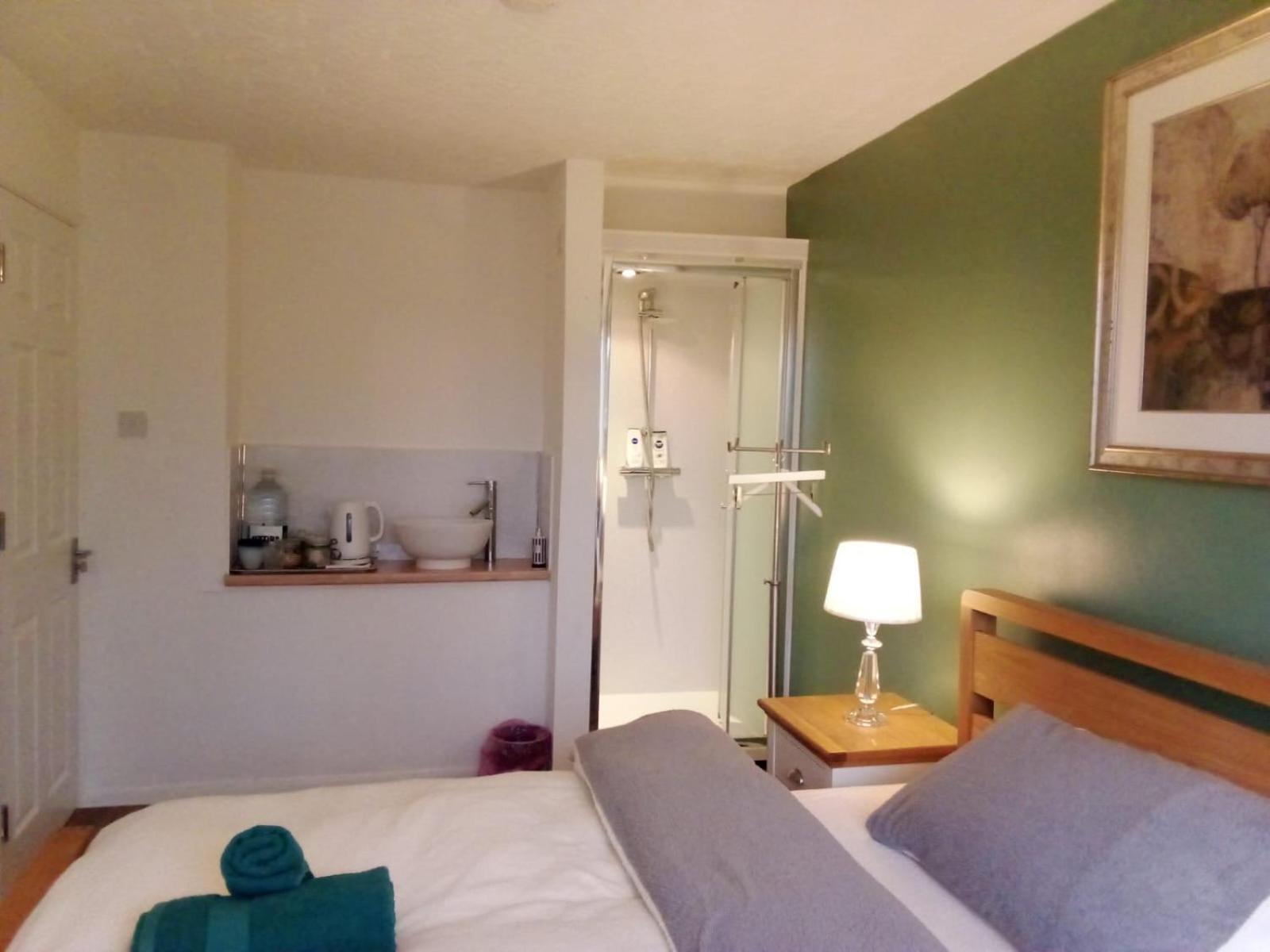 1 Luxurious Double Bedroom With Private Shower Reading Exterior foto